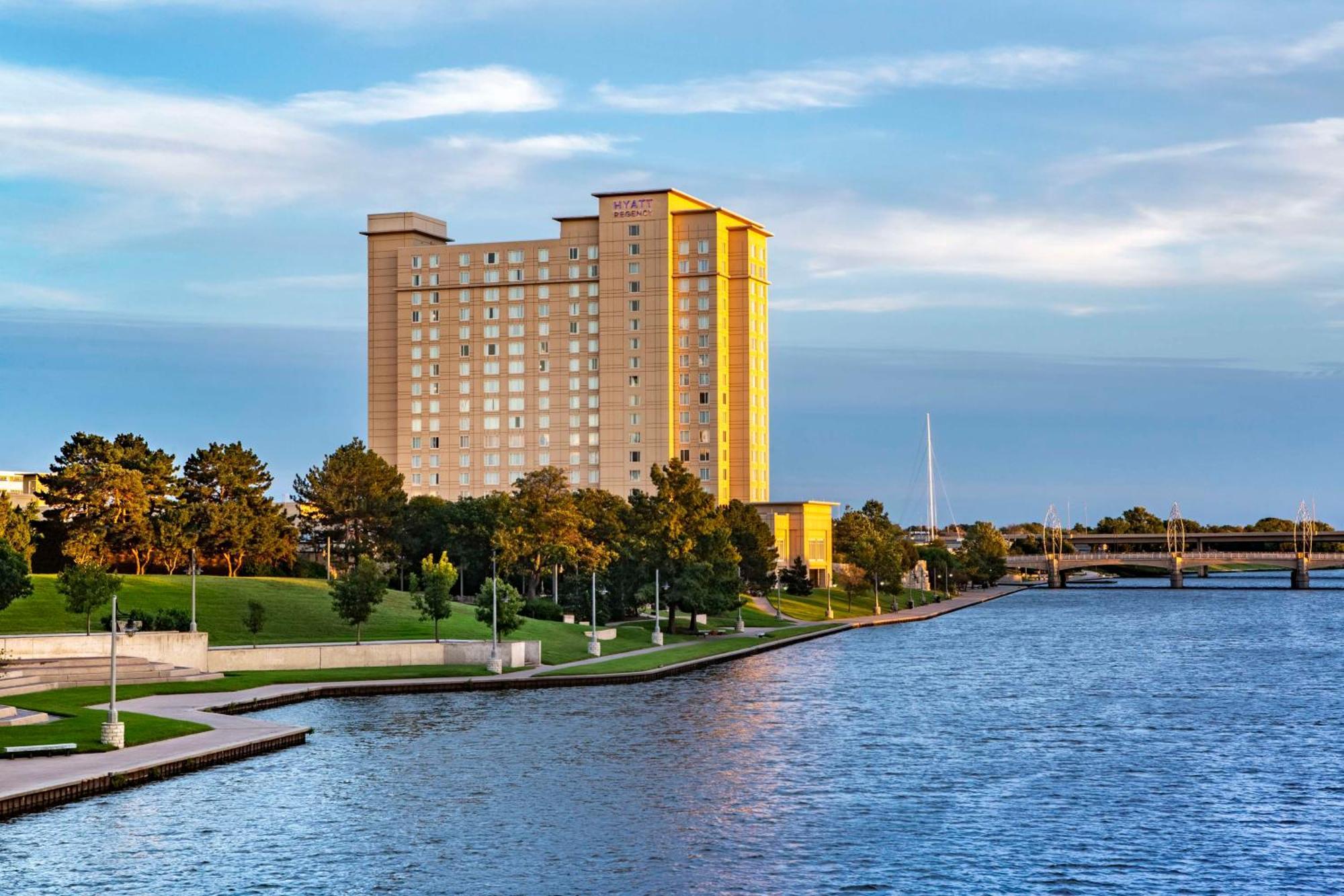 Hyatt Regency Wichita Hotel Bagian luar foto